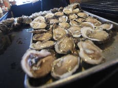 Mueren dos personas por comer ostras de Luisiana