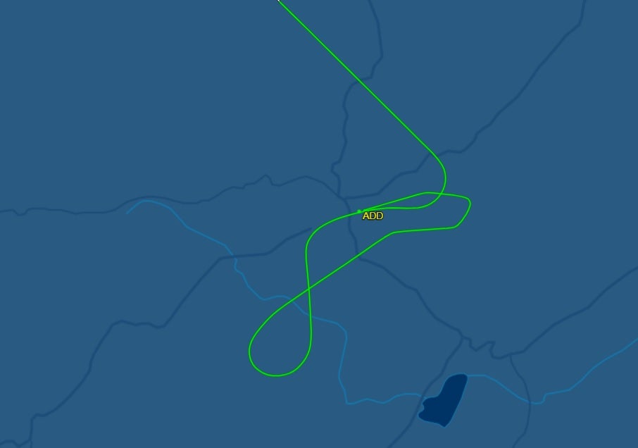 Primer plano de la ruta de vuelo del vuelo de Ethiopian Airlines después de perder su aterrizaje en el aeropuerto de Addis Abeba