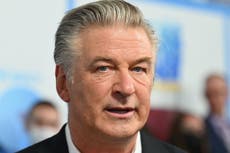 Alec Baldwin es nombrado como “posible acusado” en tiroteo de “Rust”