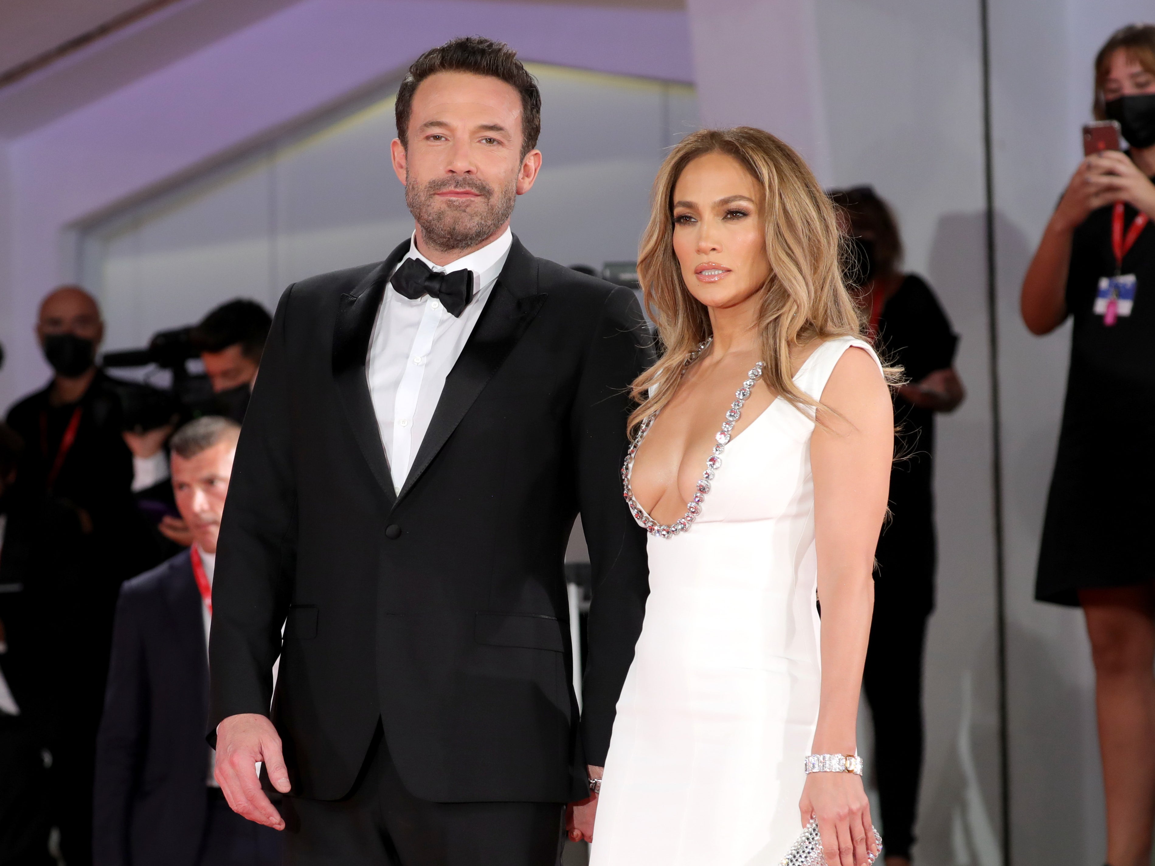 La madre de Ben Affleck se lesiona horas antes de la celebración de boda del actor con Jennifer Lopez