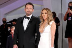La madre de Ben Affleck se lesiona horas antes de la celebración de boda del actor con Jennifer Lopez