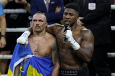 Usyk vence a Joshua de nuevo; retiene cetros de los pesados