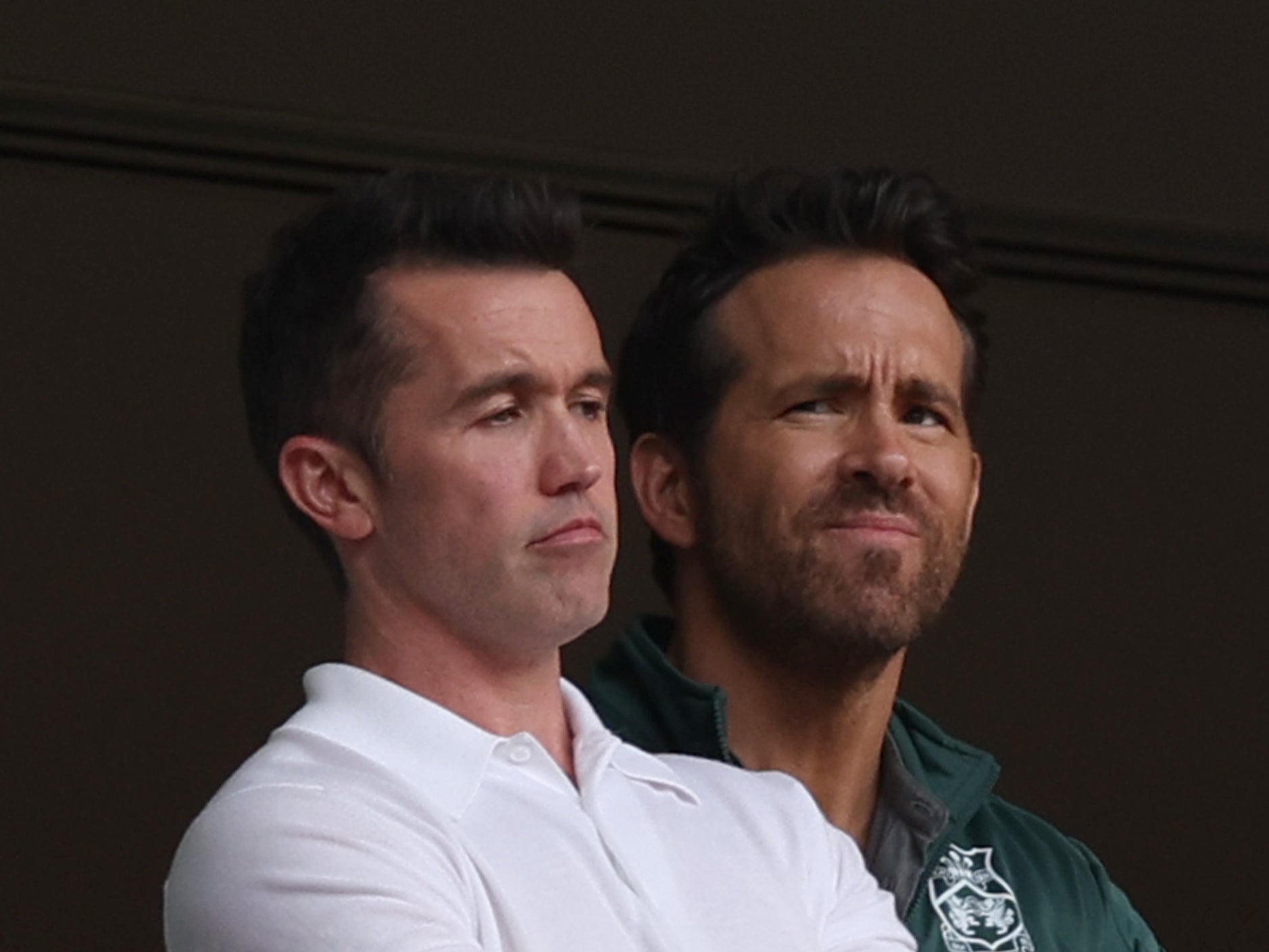 Rob McElhenney y Ryan Reynolds en un partido del Wrexham FC