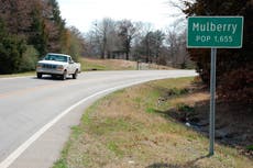 Video muestra a policías golpeando a hombre en Arkansas