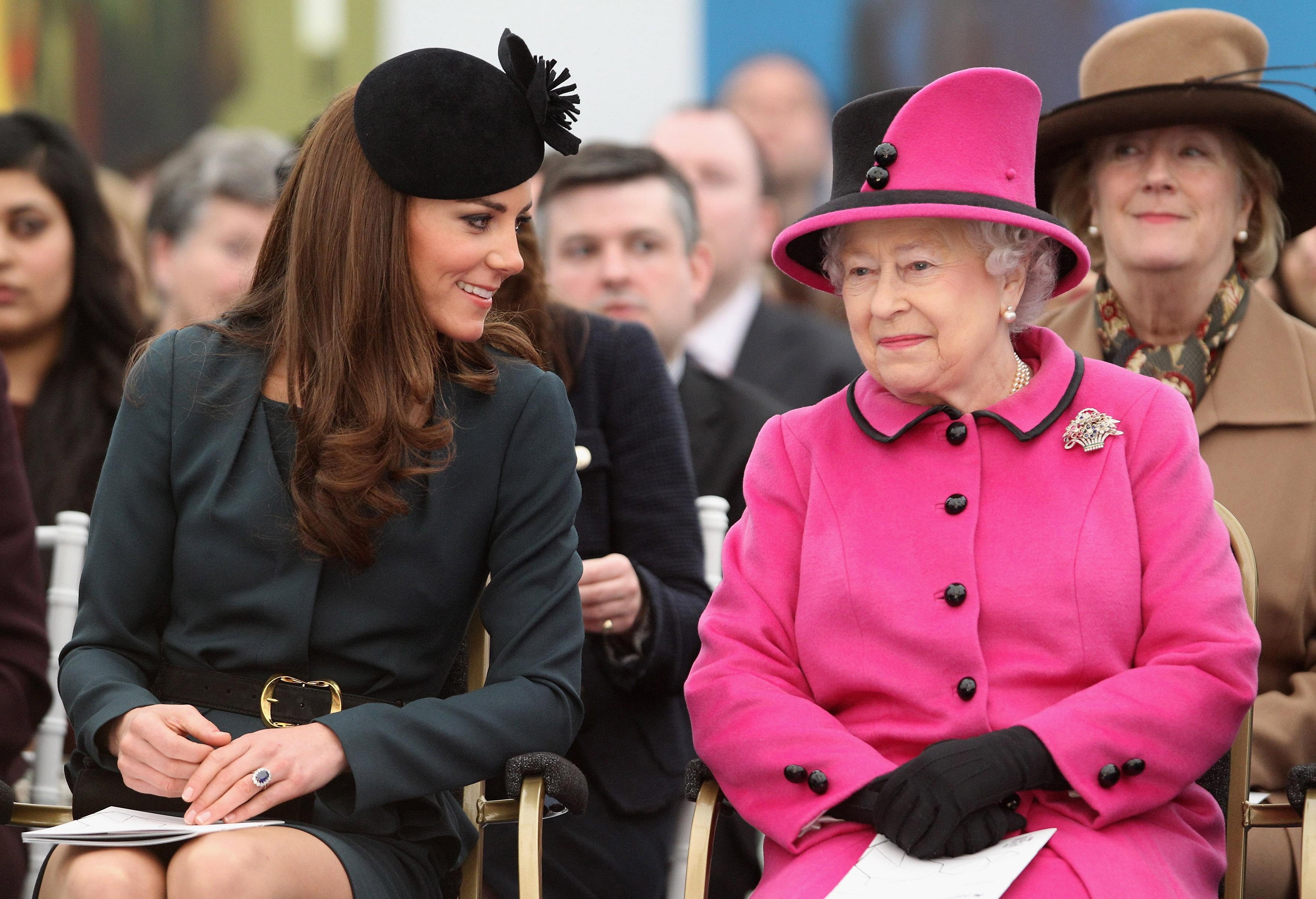 Kate con la Reina en 2012 (Oli Scarff/PA)