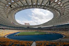 Simbolismo, gradas vacías: Ucrania vuelve a tener fútbol