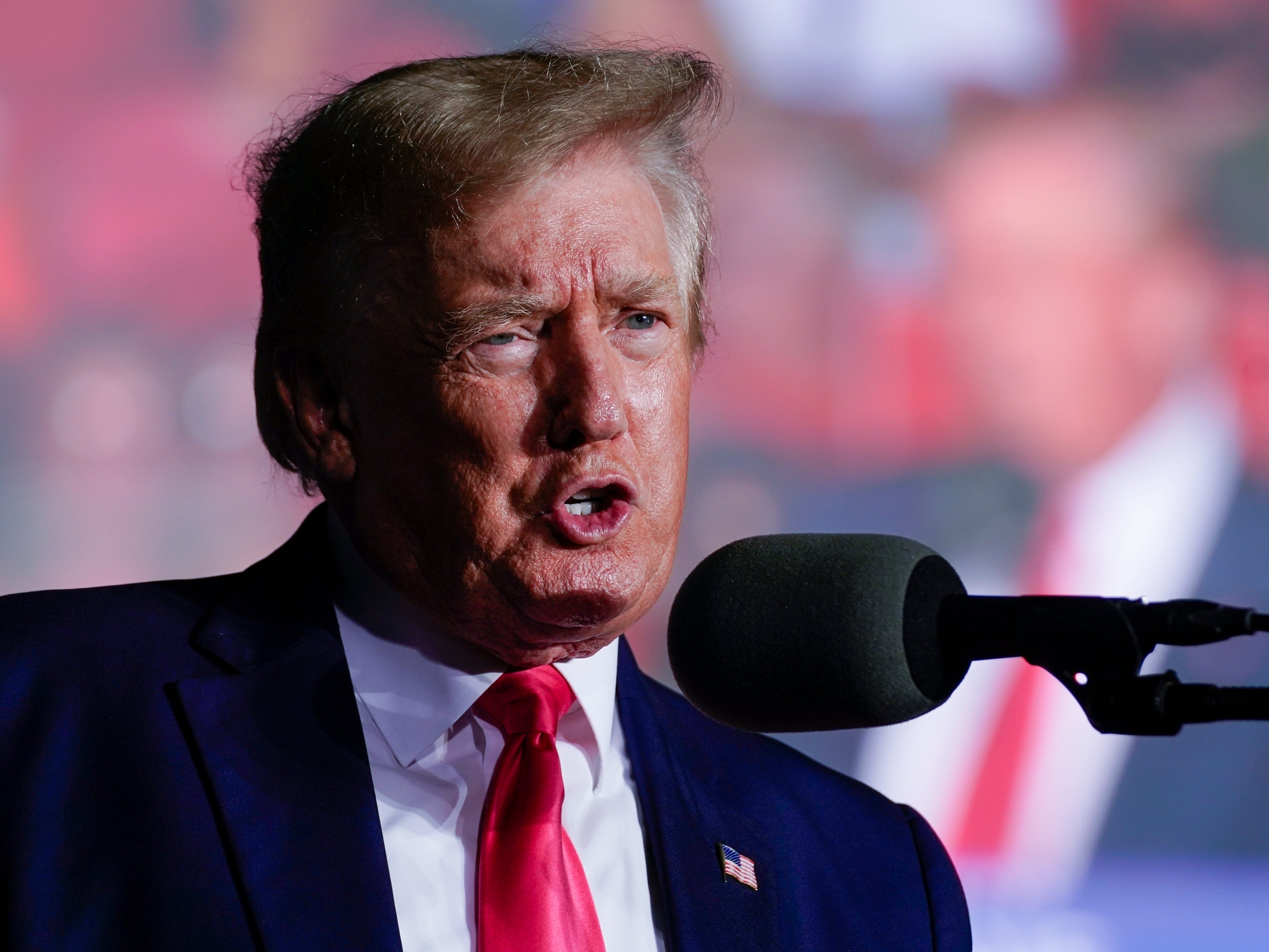 Trump aparentemente admite posesión ilegal de documentos, dice experta