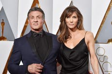 Esposa de Sylvester Stallone solicita divorcio luego de que cubriera tatuaje de su rostro con uno de su perro