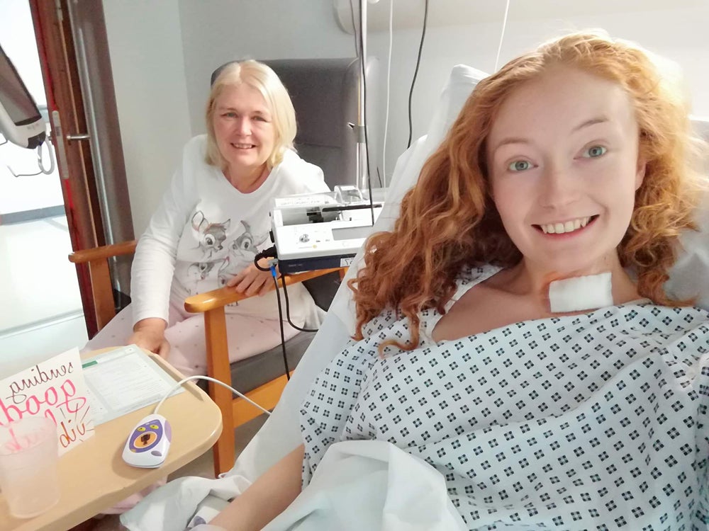 Charlotte estuvo bajo diálisis antes de recibir el trasplante