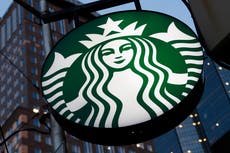 Acusan a Starbucks de violar normas laborales