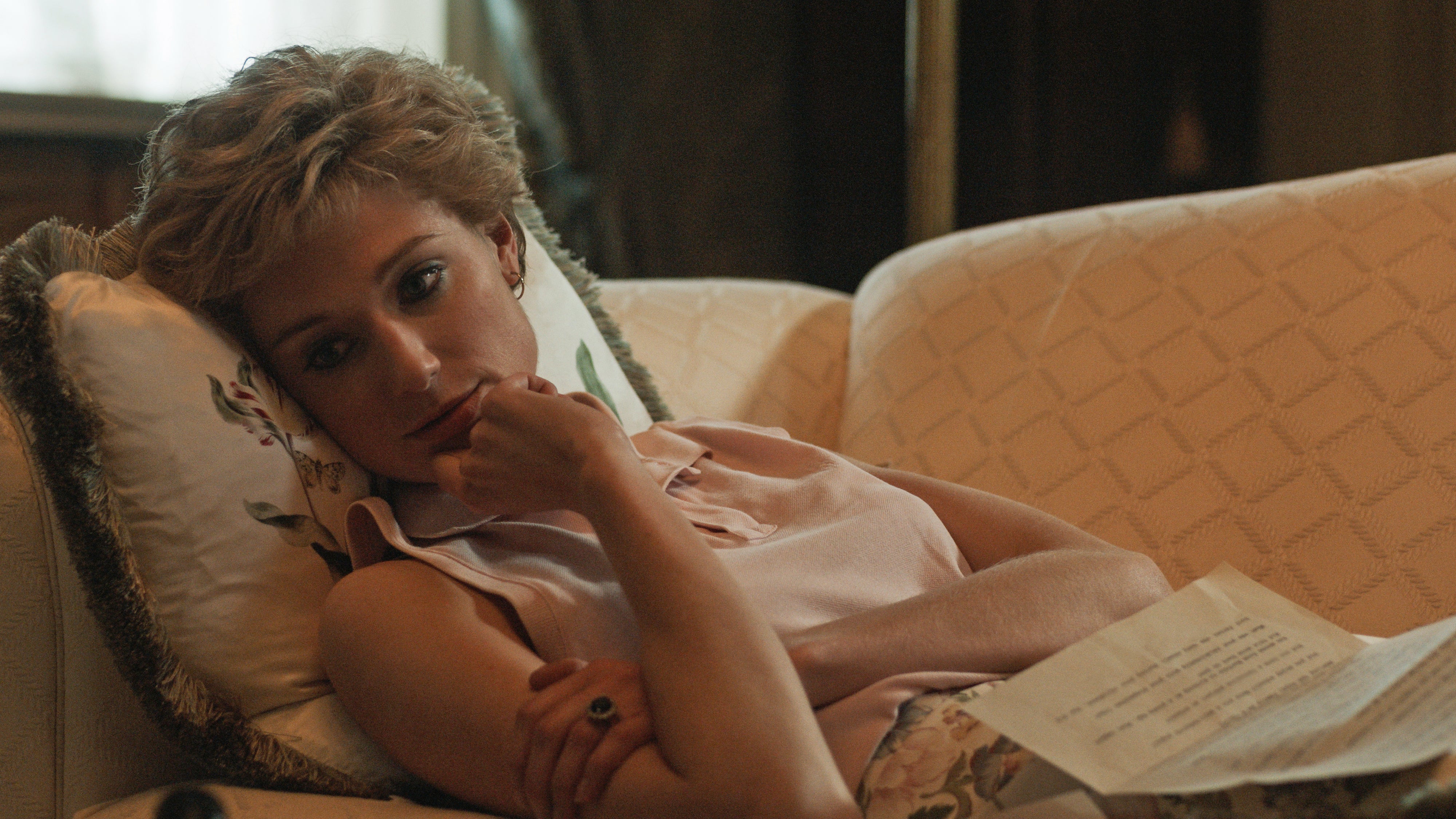 Elizabeth Debicki como la princesa Diana en la quinta temporada de The Crown