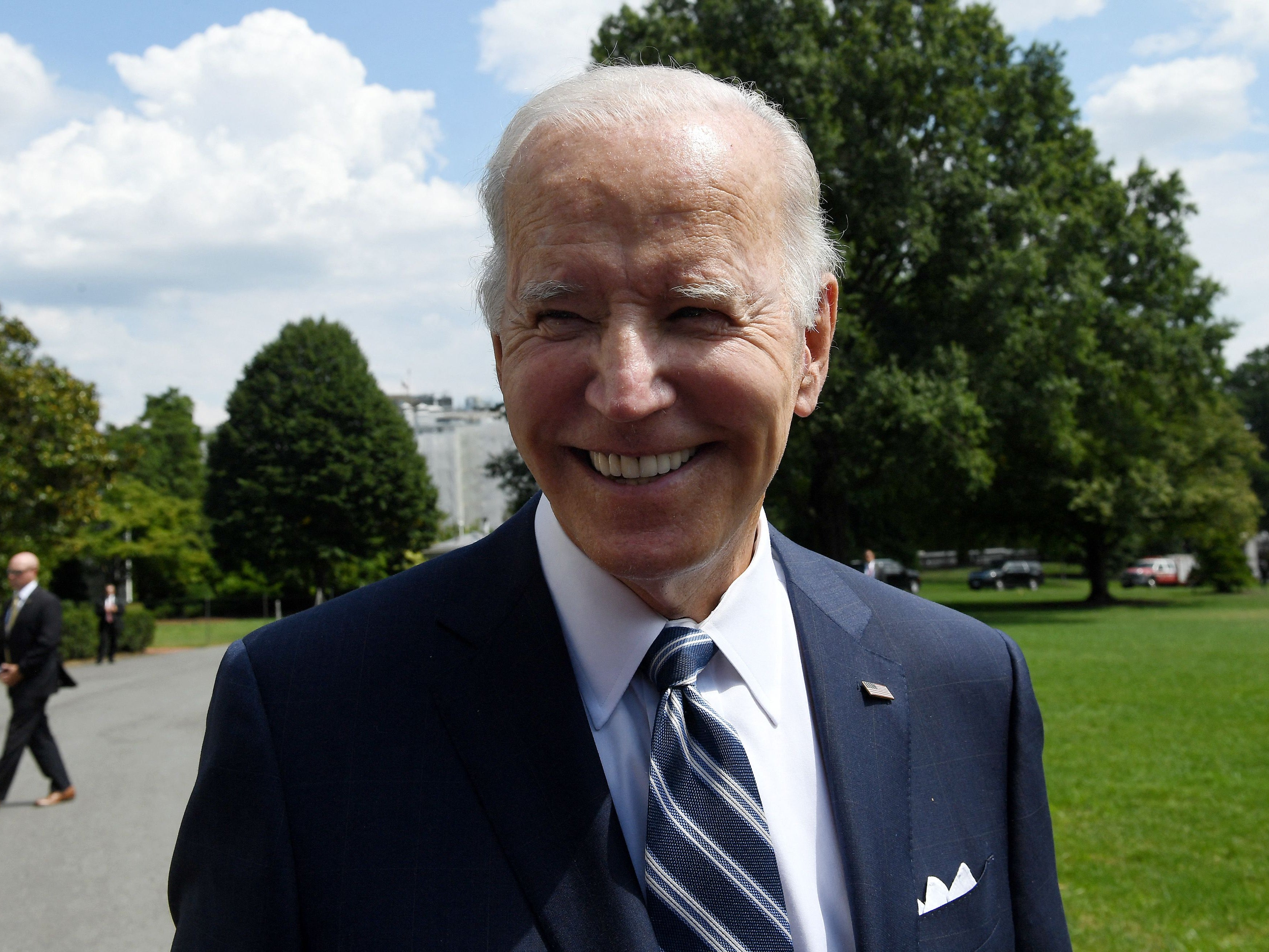 '¡Vamos!' Biden se burla de las excusas de Trump por tener documentos ultrasecretos en su casa de Mar-a-Lago