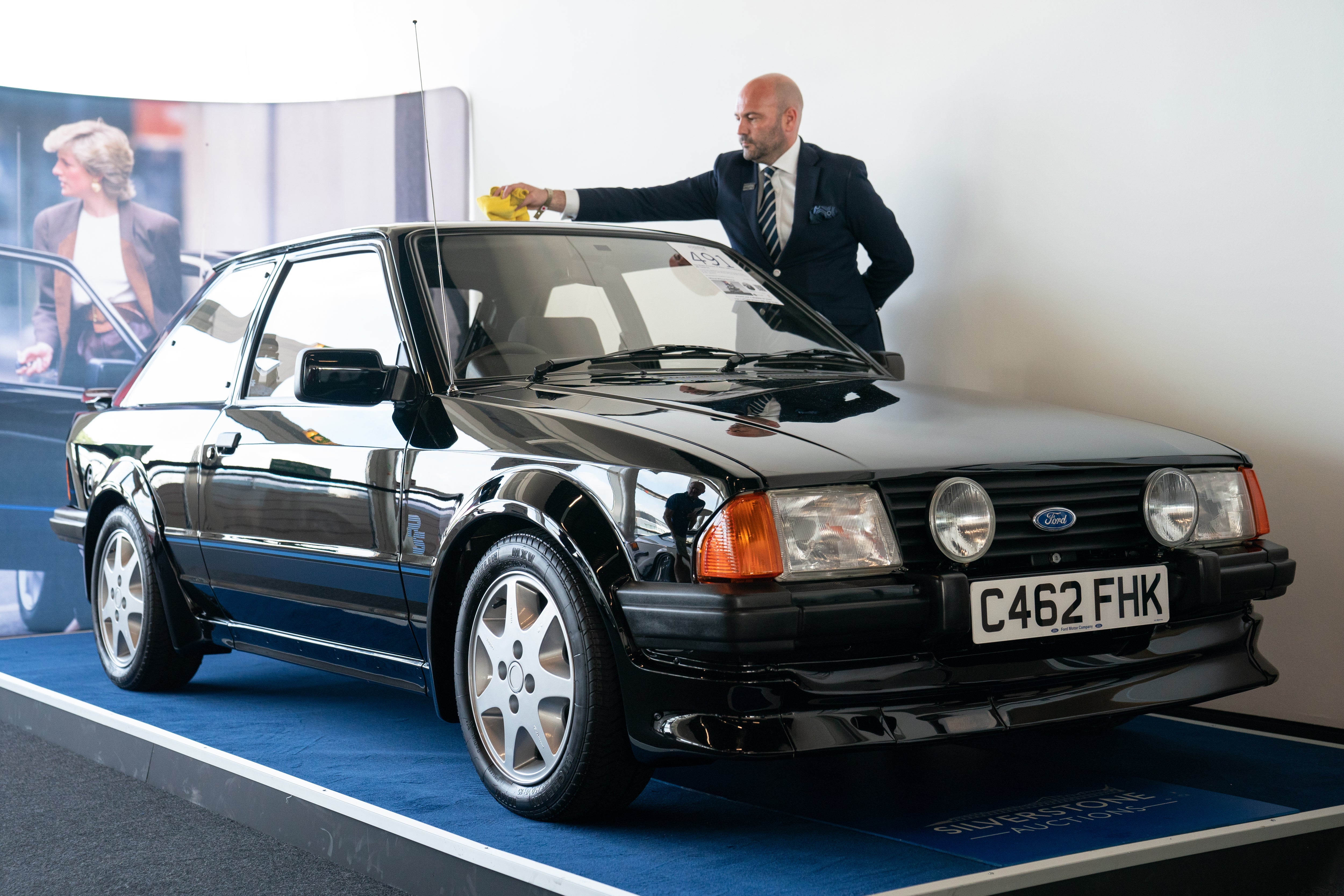 Silverstone Auctions vendió el Ford Escort RS Turbo 1985 que le perteneció a la princesa Diana