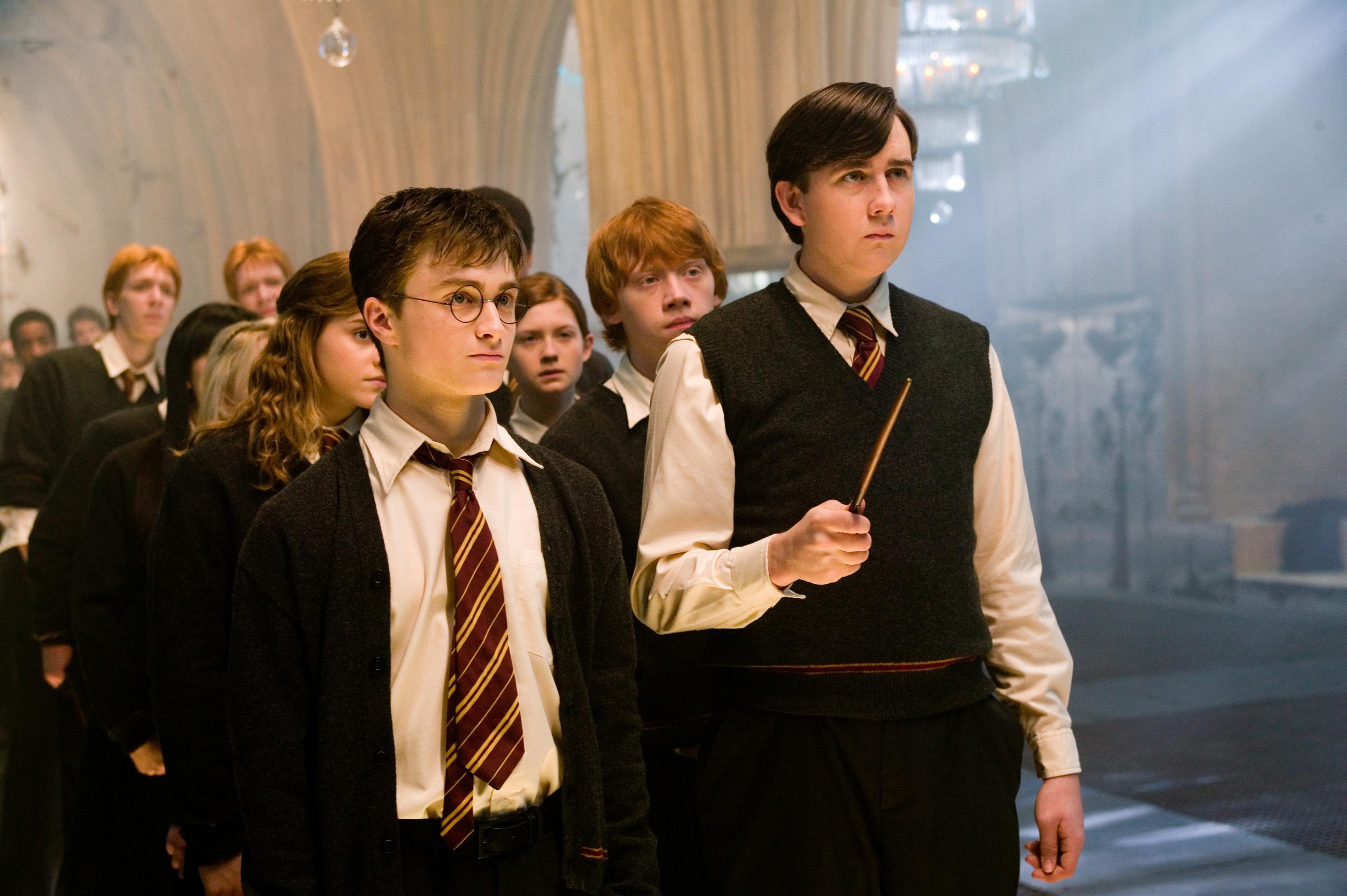 Matthew Lewis como Neville Longbottom (extrema derecha) en ‘Harry Potter and the Order of the Phoenix’