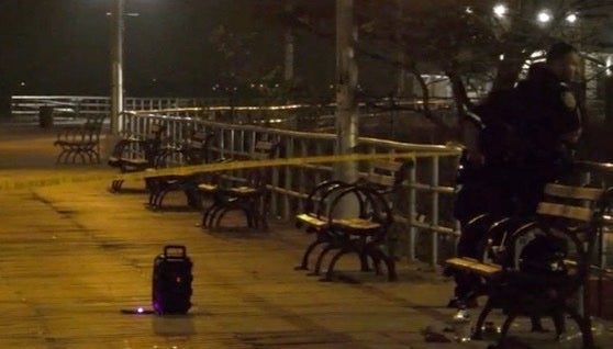 Cinta de la escena del crimen en el paseo marítimo de Coney Island tras el tiroteo