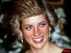 Después de 25 años, el primer doctor que atendió a la princesa Diana “todavía se siente responsable”