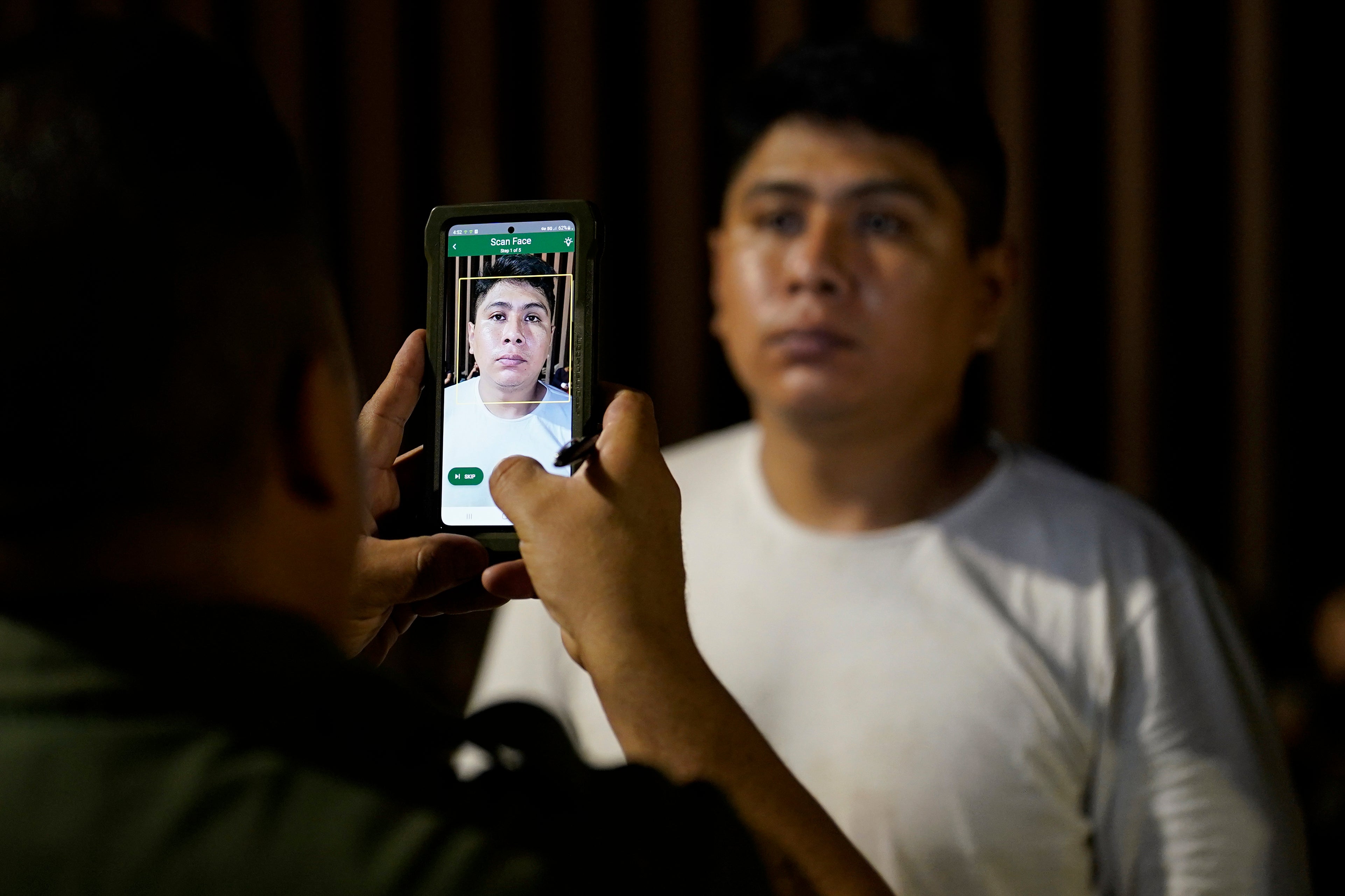 ARIZONA-CONTENEDORES EN FRONTERA