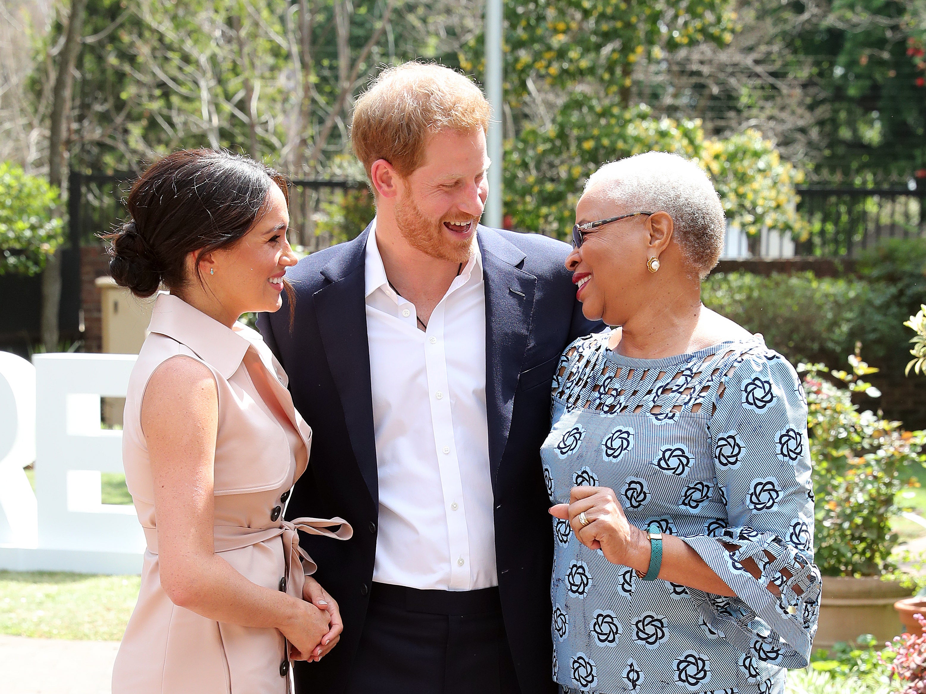 Nieto de Mandela está “sorprendido” por afirmaciones de fiesta en Sudáfrica tras matrimonio de Meghan Markle