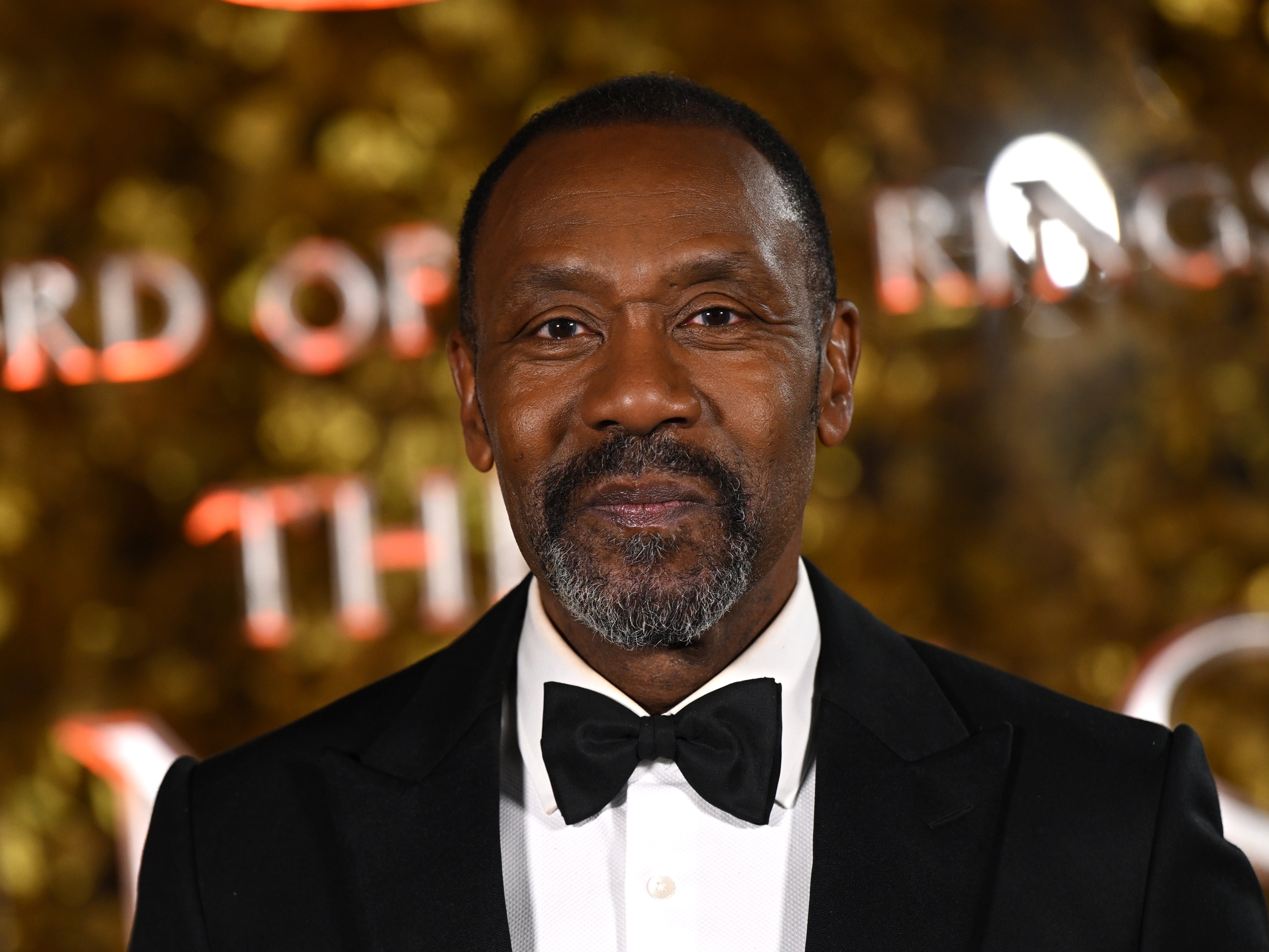 Lenny Henry reprocha que los fans puedan “creer en dragones”, pero no acepten a los actores negros