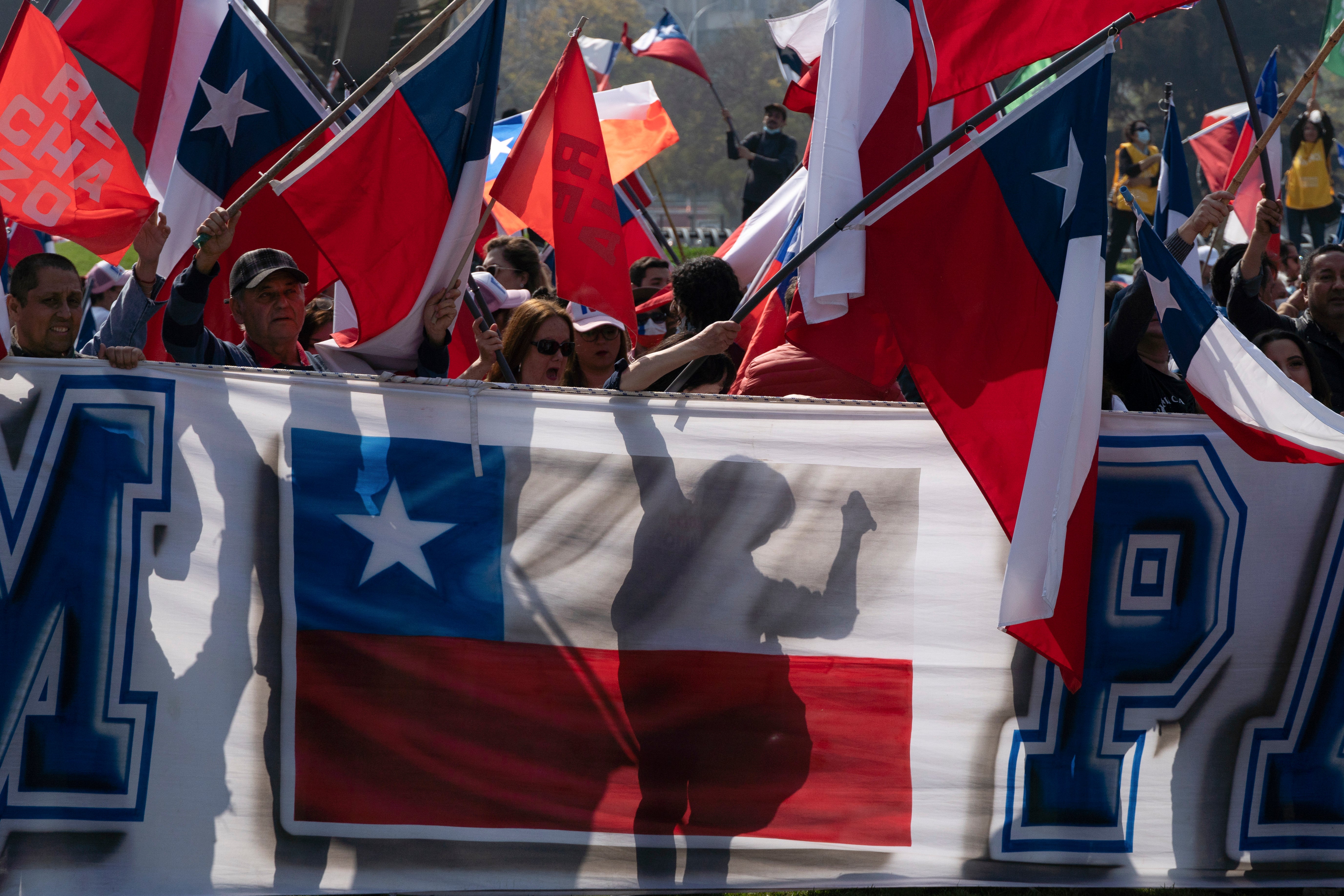 AP EXPLICA: Puntos polémicos de nueva Constitución en Chile