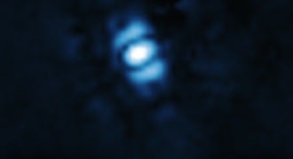 La primera imagen de un exoplaneta, HIP 65426 b, tomada con el Telescopio Espacial James Webb