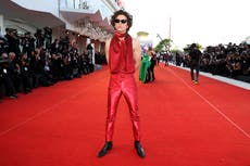 Timothée Chalamet viste un atuendo inolvidable en el Festival de Venecia