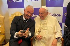 J Balvin lleva reggaeton al Vaticano, “sos un travieso”, responde el papa Francisco