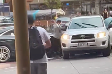Persecución en auto en Nueva York captada en vídeo viral termina en un dramático robo: “¡Tiene un arma!”