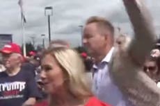 Reporteros de derecha abandonan a Marjorie Taylor Greene cuando llega un republicano más importante