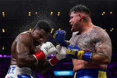 Ruiz gana a Ortiz por decisión en pelea de pesos pesados