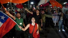 Miles de chilenos celebran rechazo a la nueva Constitución