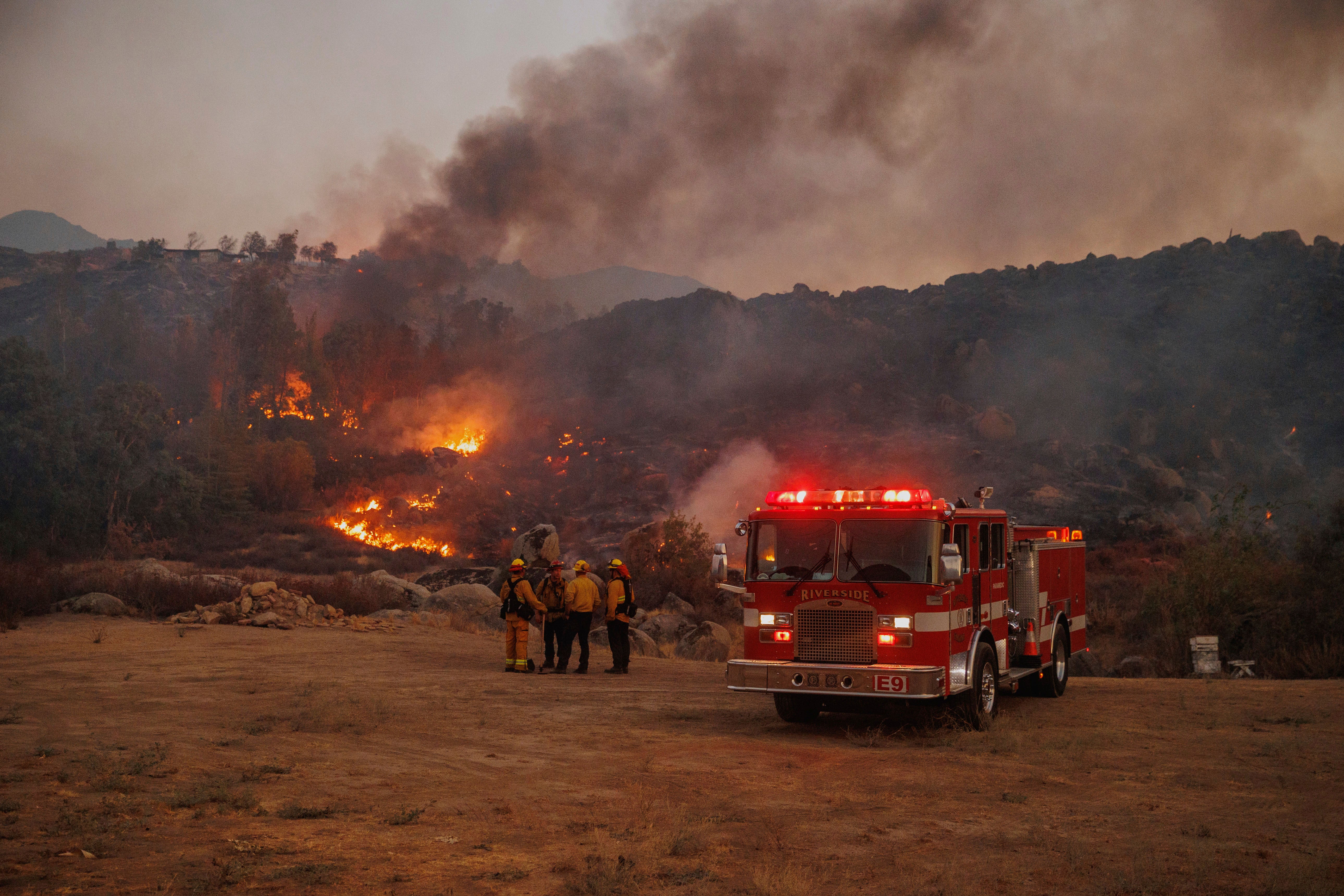 El incendio de Fairview ha afectado 2.400 acres (970 hectáreas)
