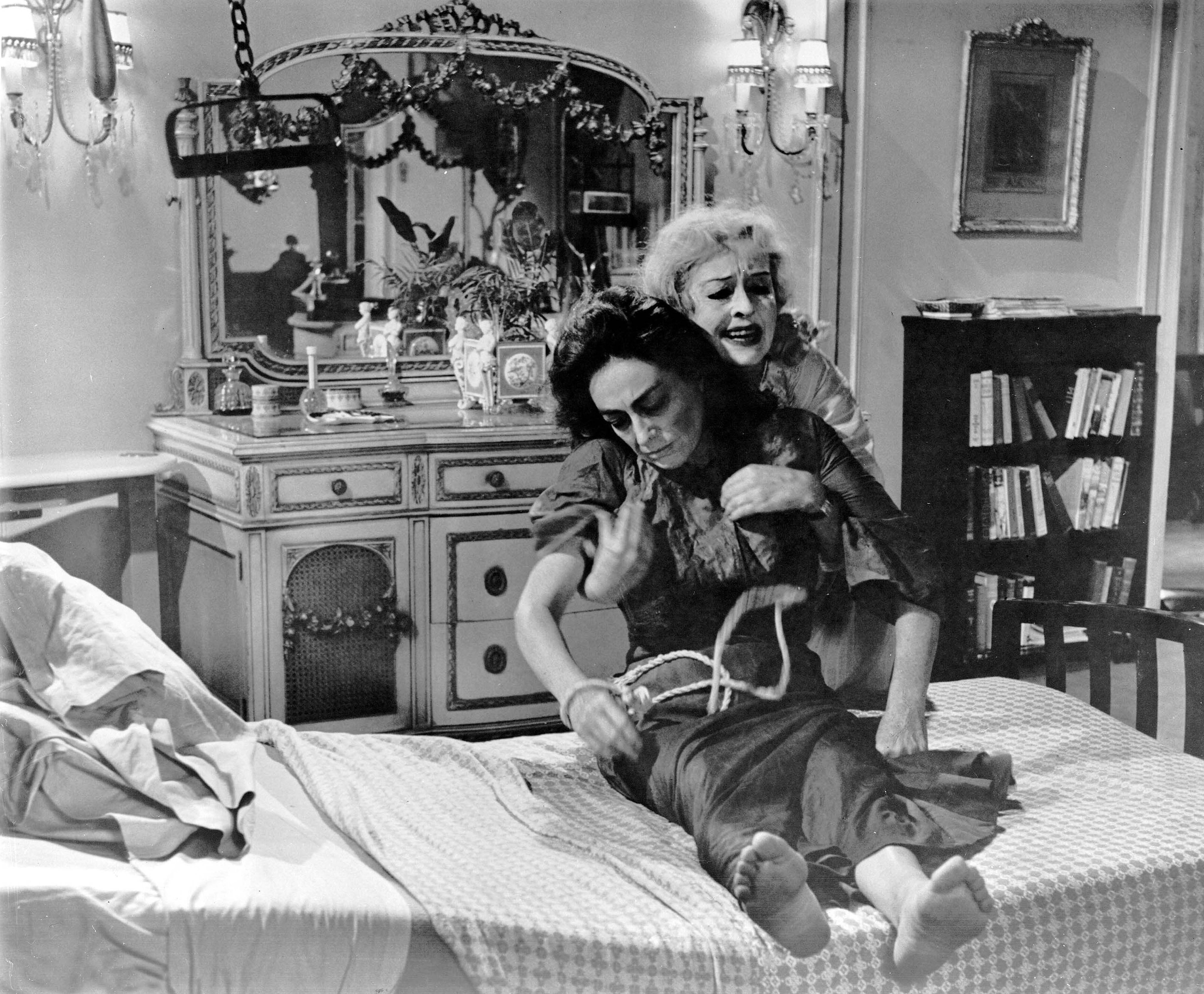 La enemistad real entre Bette Davis y Joan Crawford en What Ever Happened to Baby Jane? en 1962 se convirtió en uno de los mayores ganchos comerciales de la película