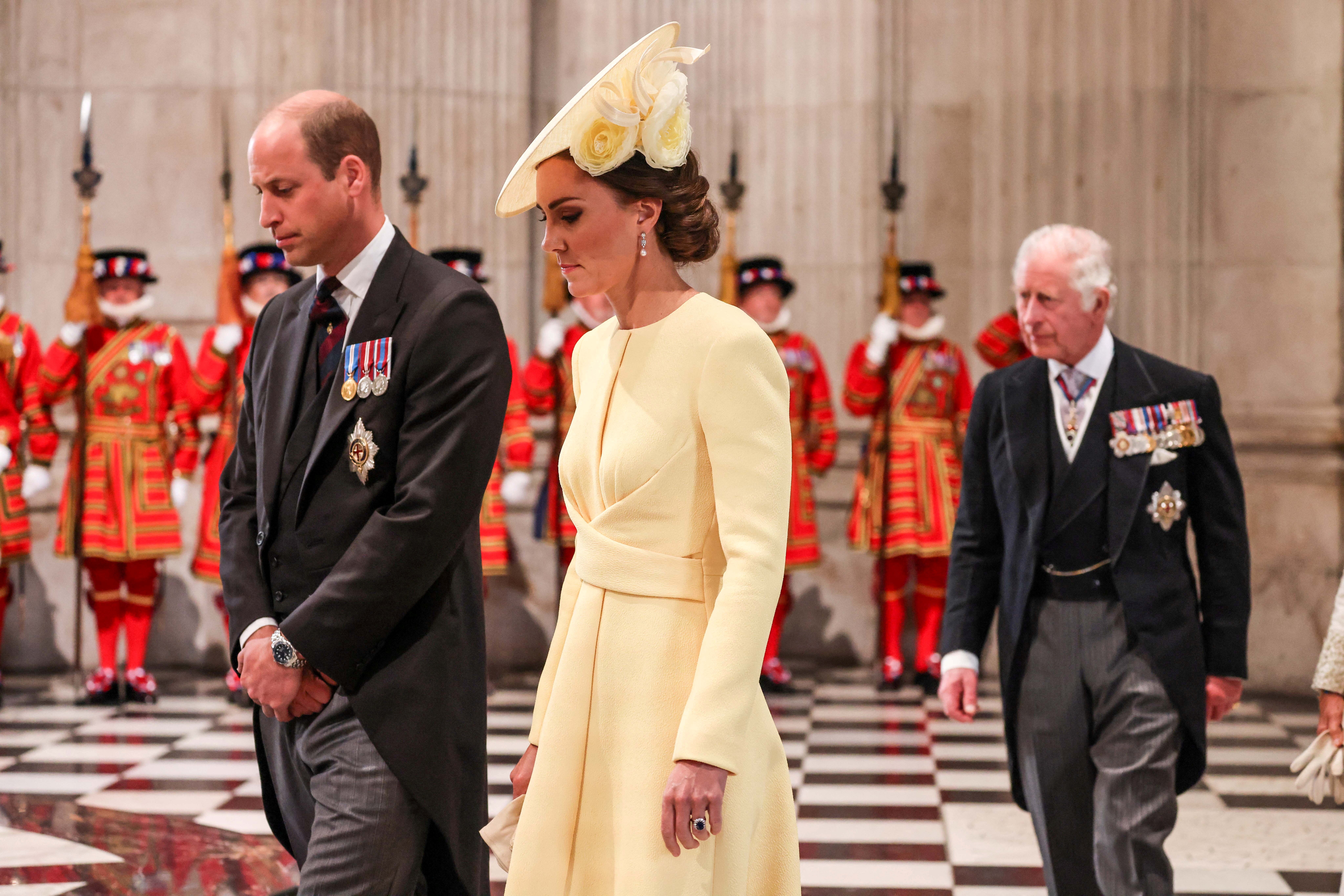 El príncipe William se dirige a la residencia escocesa de su abuela