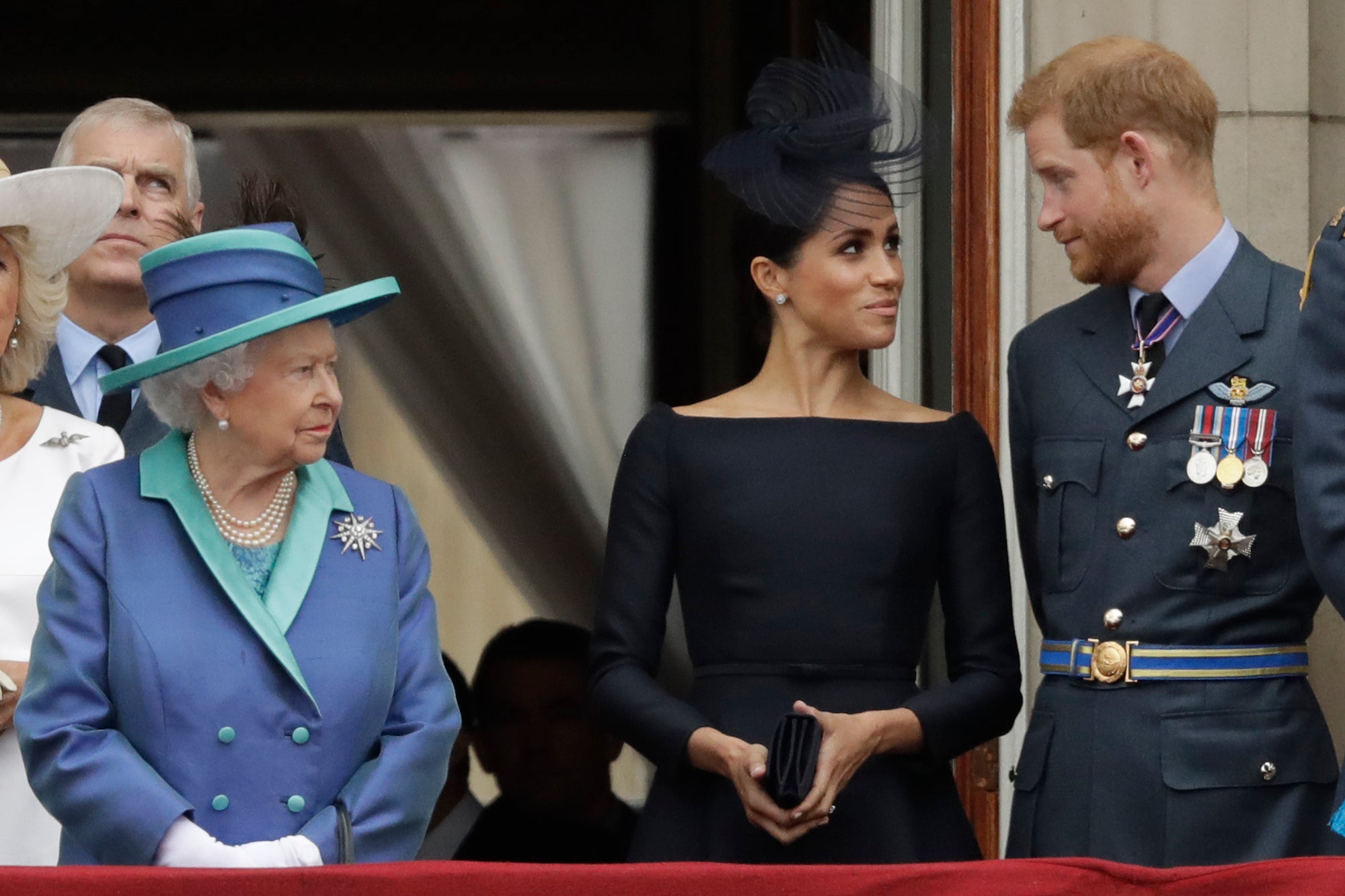 El príncipe Harry se dirige a Balmoral para ver a la reina después de que los médicos dijeran que estaban preocupados por su salud