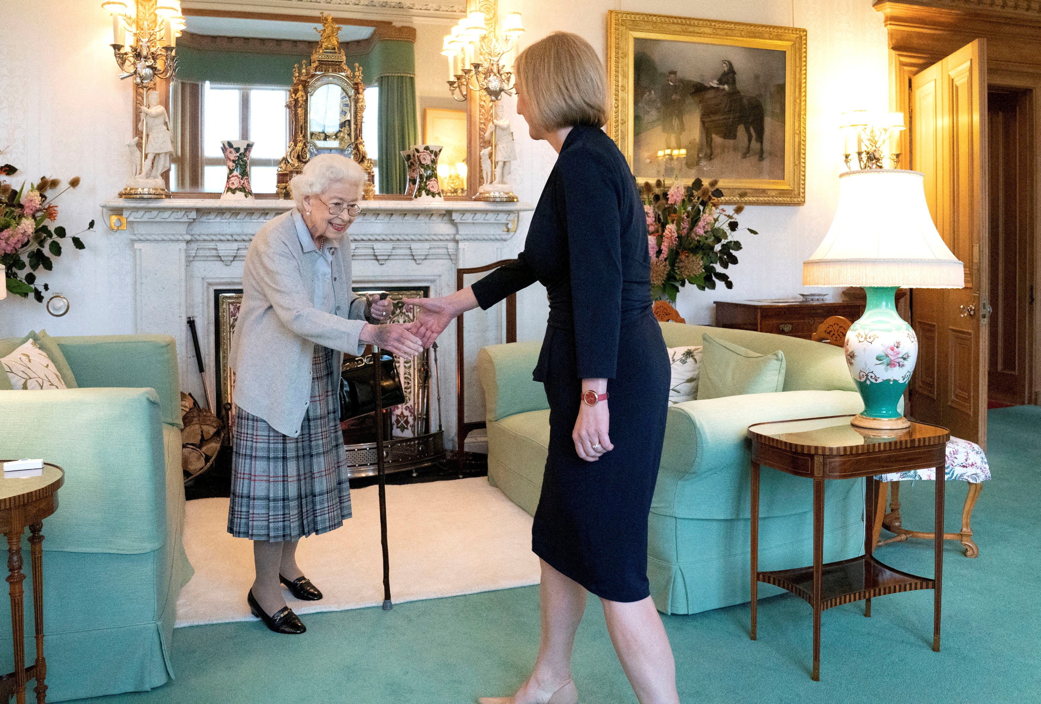 La reina Isabel II fue fotografiada por última vez durante una audiencia con Liz Truss tras ser elegida líder del Partido Conservador