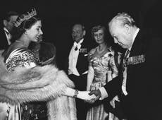 Recibió un imperio fracturado por la guerra y dejó un trono consolidado: los logros de Isabel II