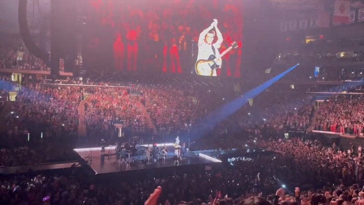 Harry Styles rinde homenaje a la reina Isabel II en su concierto en el Madison Square Garden