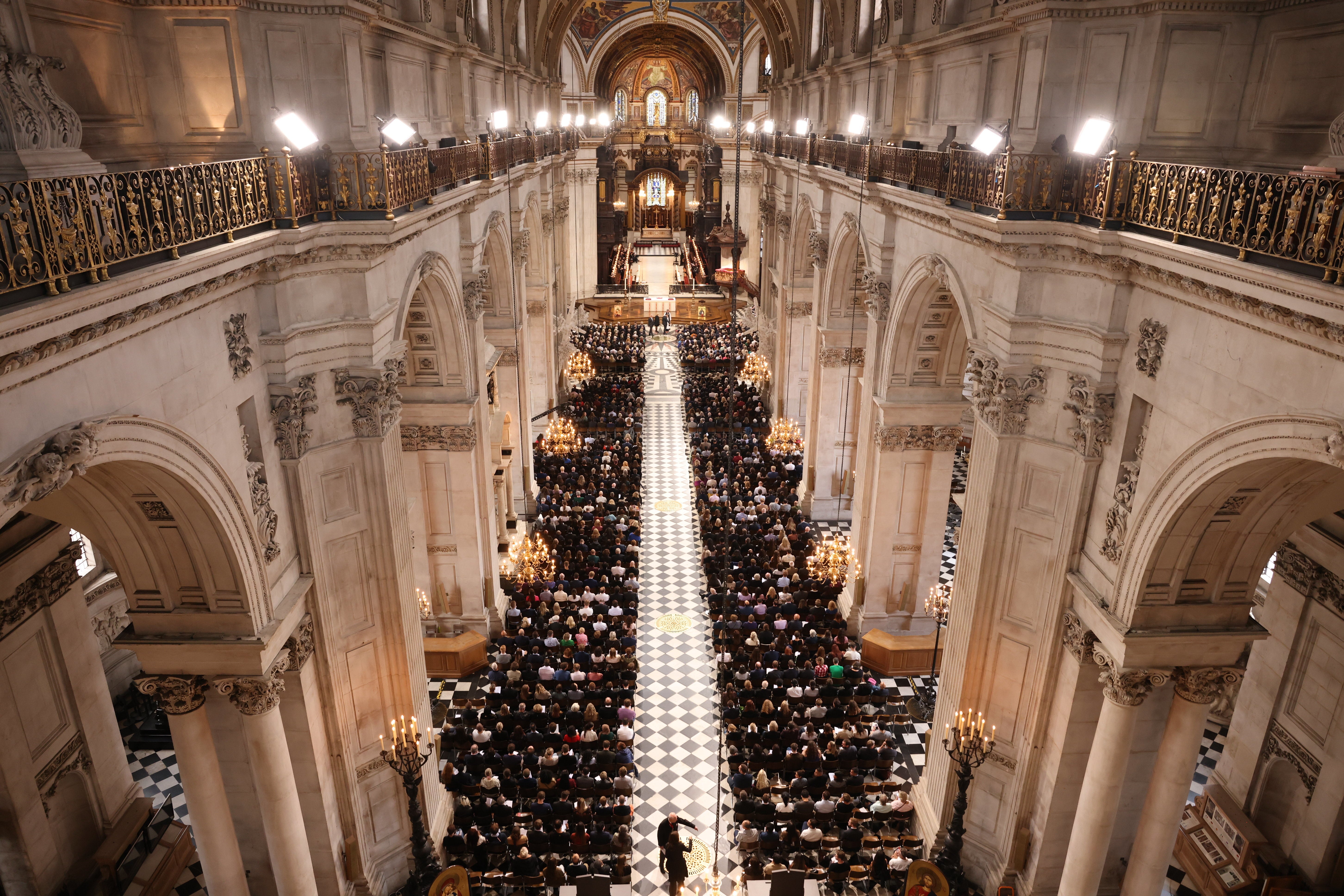 El viernes por la noche se celebró un evento religioso de oración y reflexión en la Catedral de San Pablo