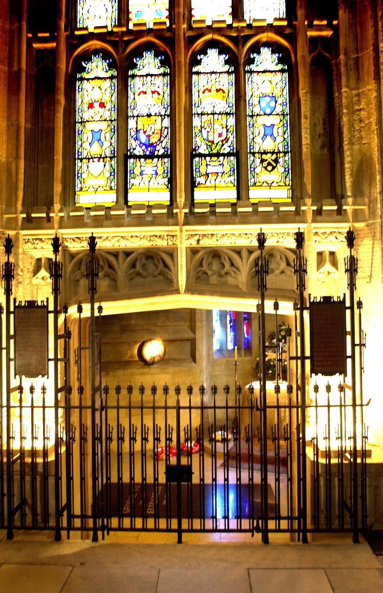 La bóveda real se encuentra debajo de la Capilla de San Jorge, en terrenos de Windsor