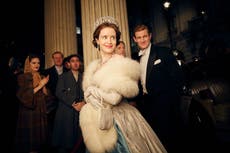 Actriz de ‘The Crown’ revela cómo se sintió al interpretar a la reina