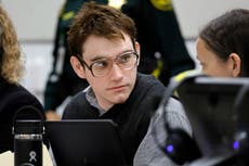 Se reanuda juicio de Cruz por matanza en escuela en Florida