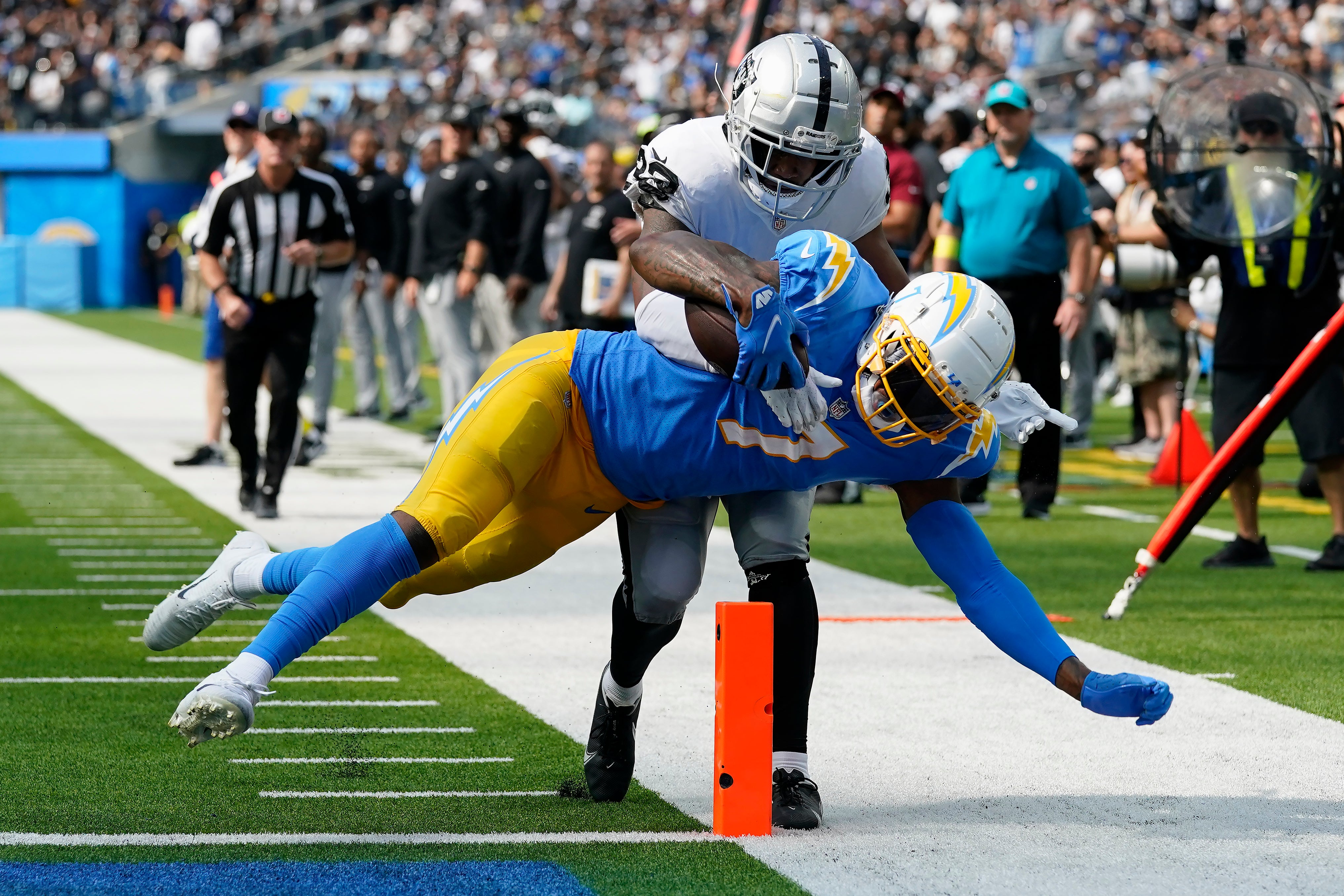RAIDERS-CHARGERS