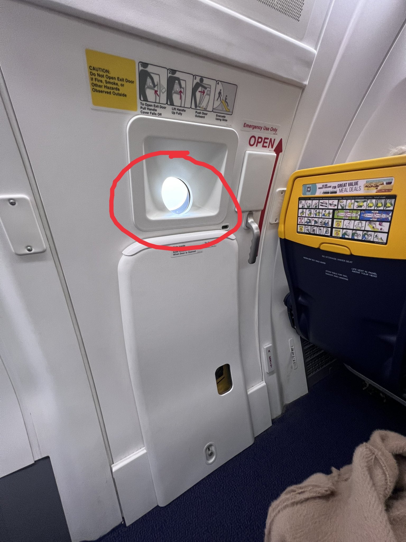 Ryanair destacó la “ventanilla” junto al asiento de la pasajera