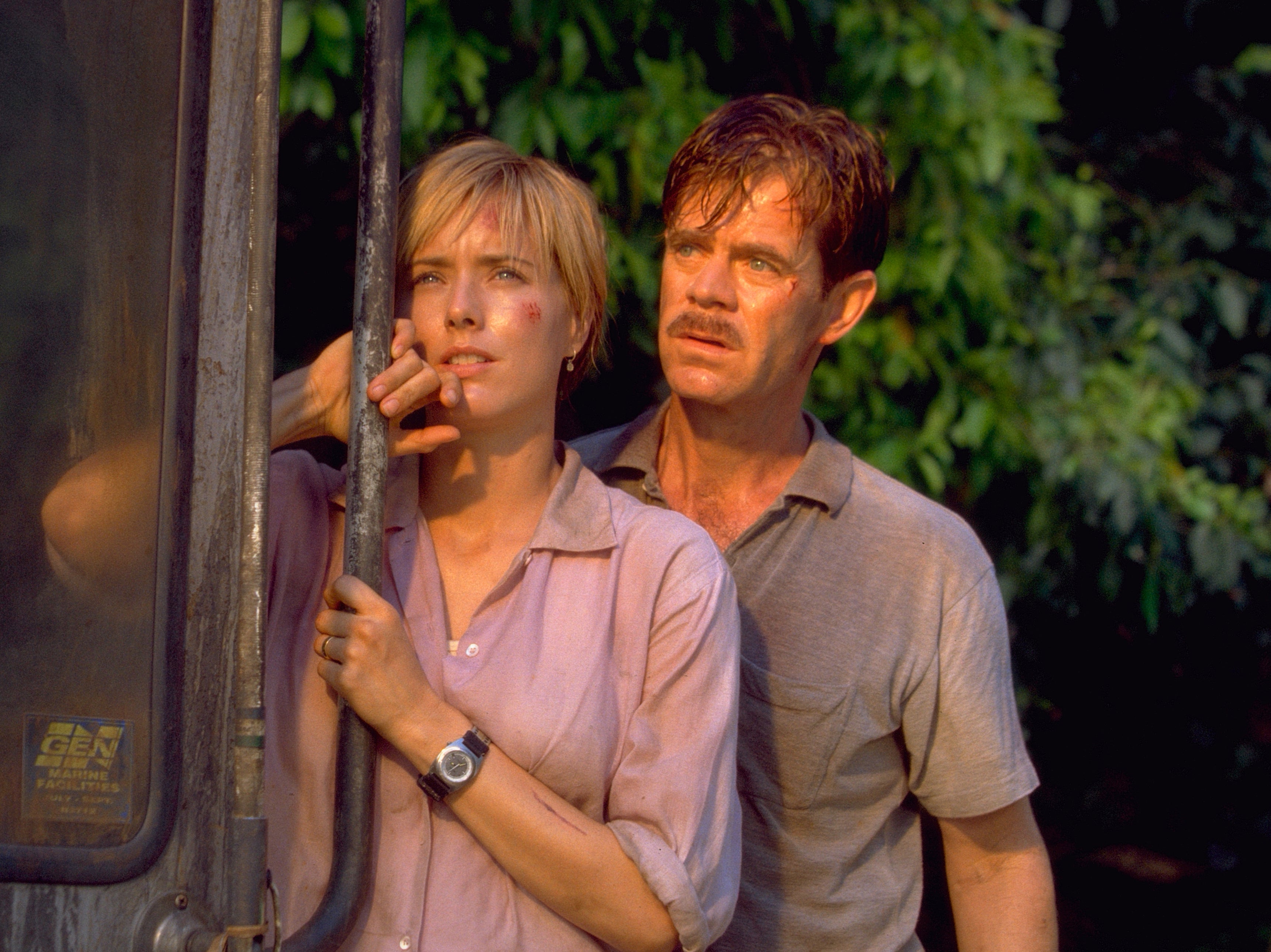 Téa Leoni y William H Macy en ‘Jurassic Park III’