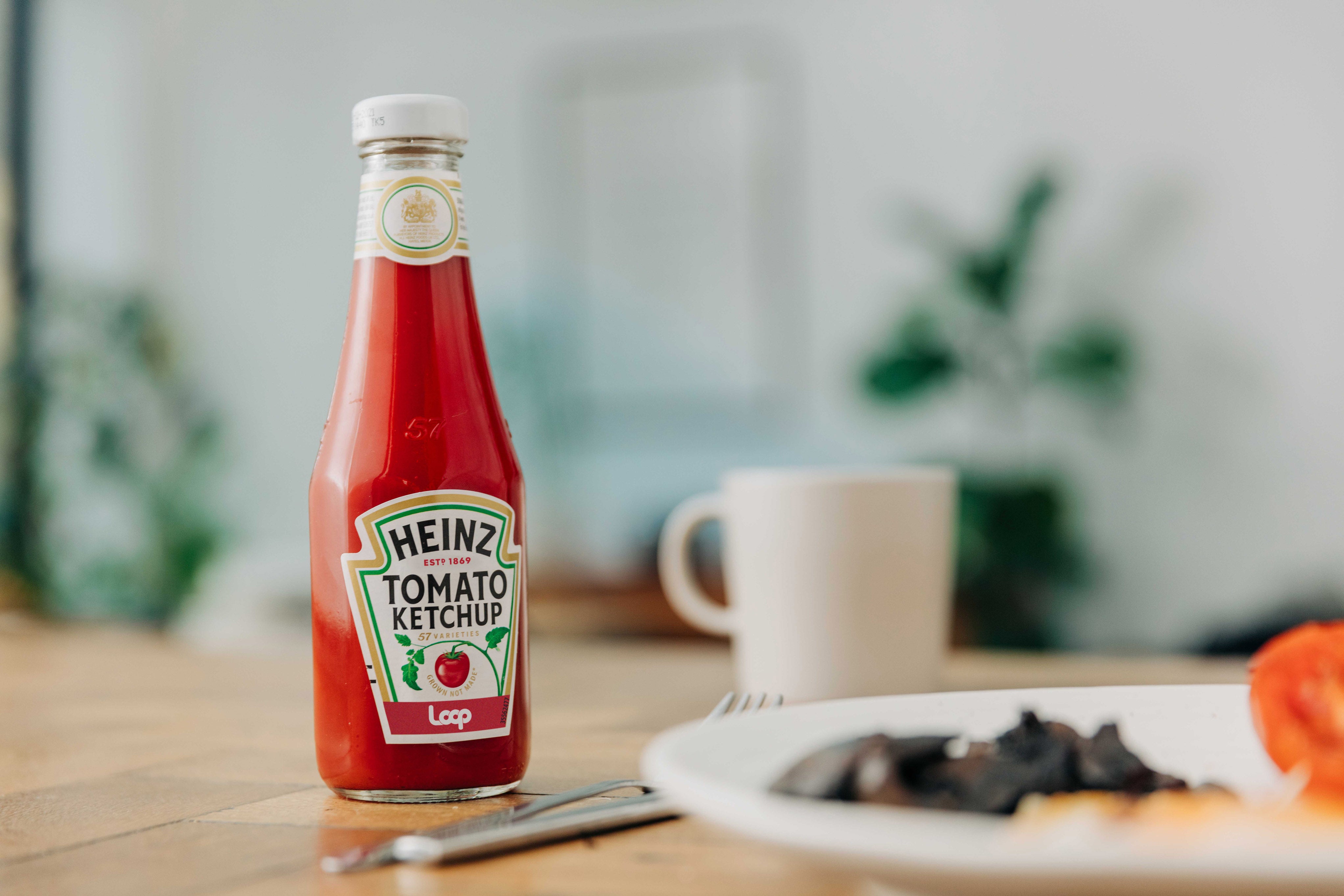 Heinz y cientos de marcas cambiarán el diseño de su empaque tras la muerte de la reina