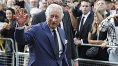 ¿Por qué los británicos saludan a su nuevo rey Carlos III con reservas?