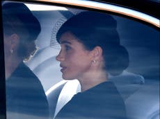 Kate y Meghan llegan en autos separados a Westminster Hall para velar a la reina