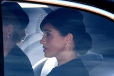 Kate y Meghan llegan en autos separados a Westminster Hall para velar a la reina