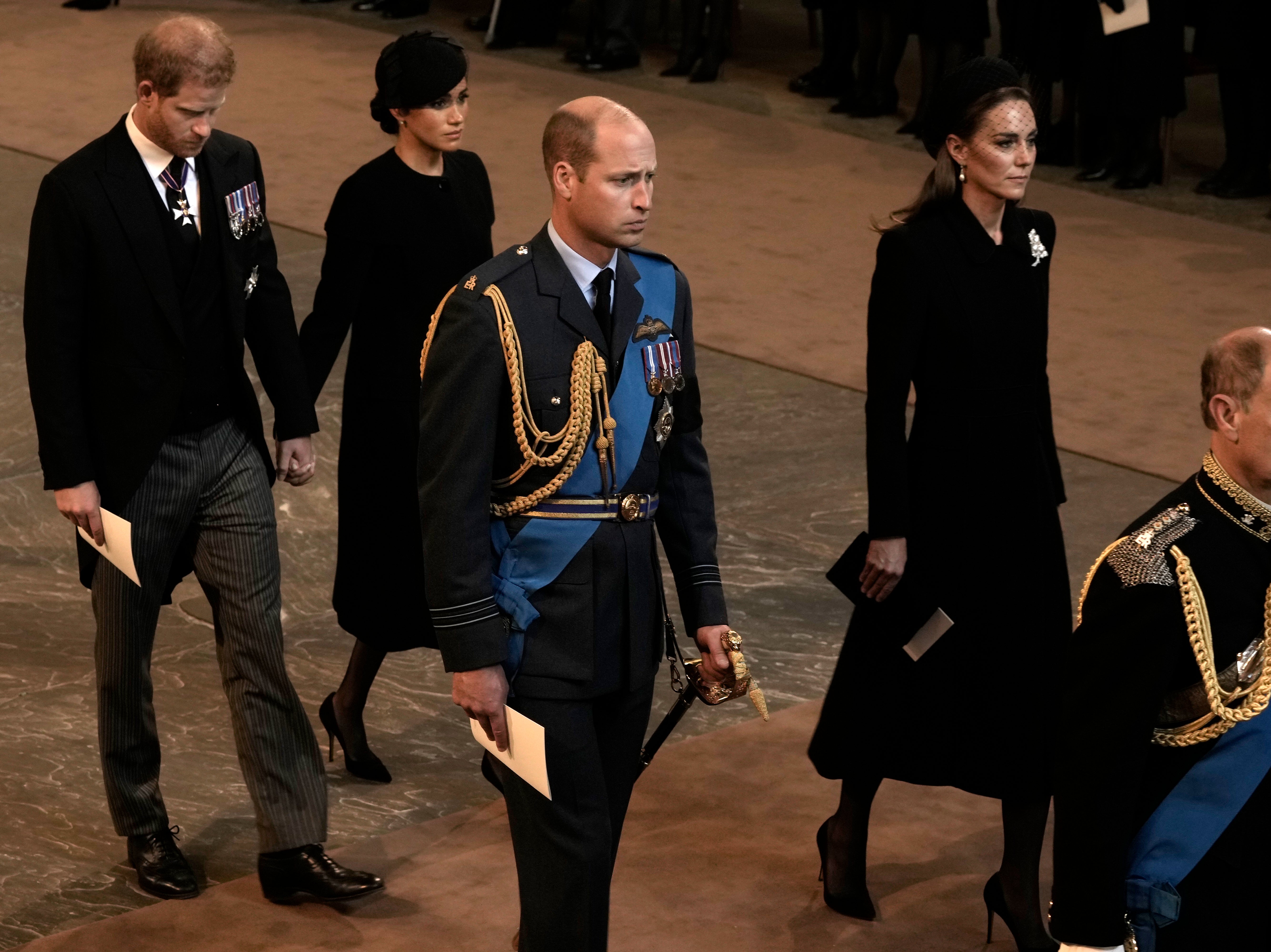 El duque y la duquesa de Sussex se tomaron de la mano al momento de salir de Westminster Hall, tras la ceremonia